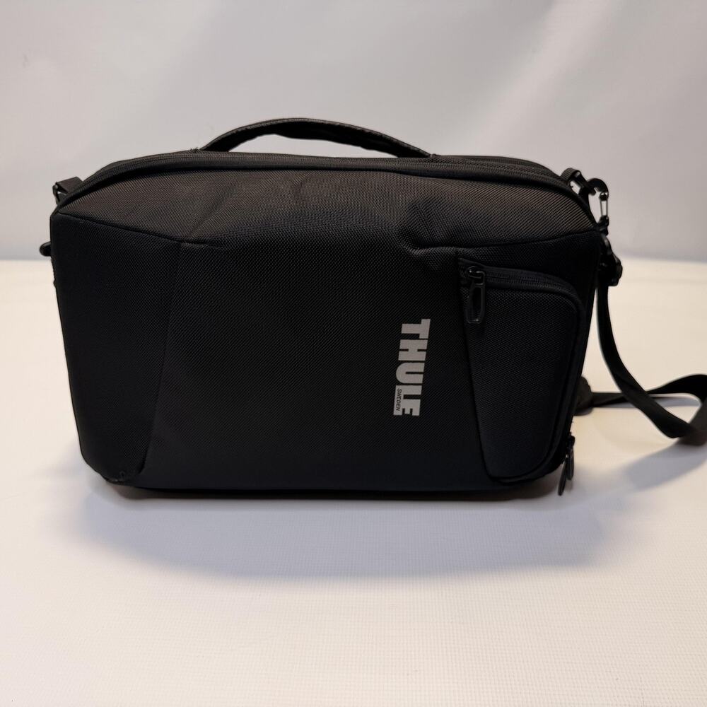 Thule Laptop Shoulder Messenger Bag 15 Inch Black Padded Organizer Travel Work